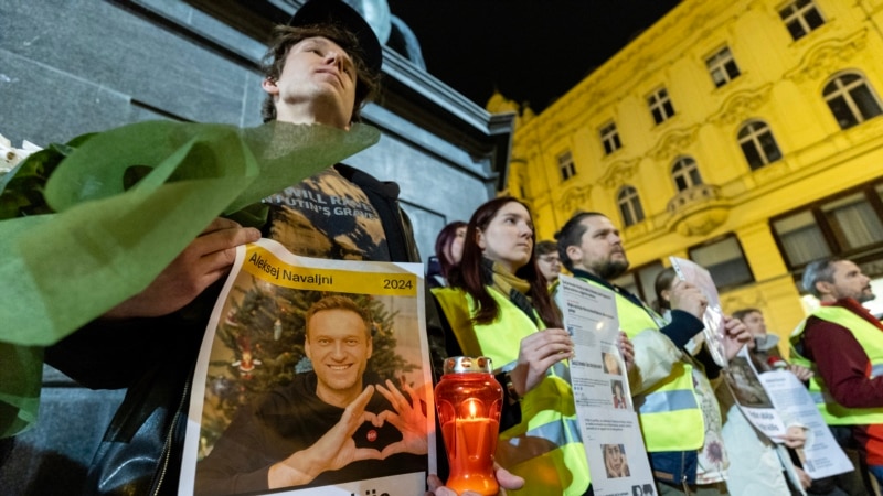 Mother Receives Body of Russian Opposition Leader Navalny, Aide Says