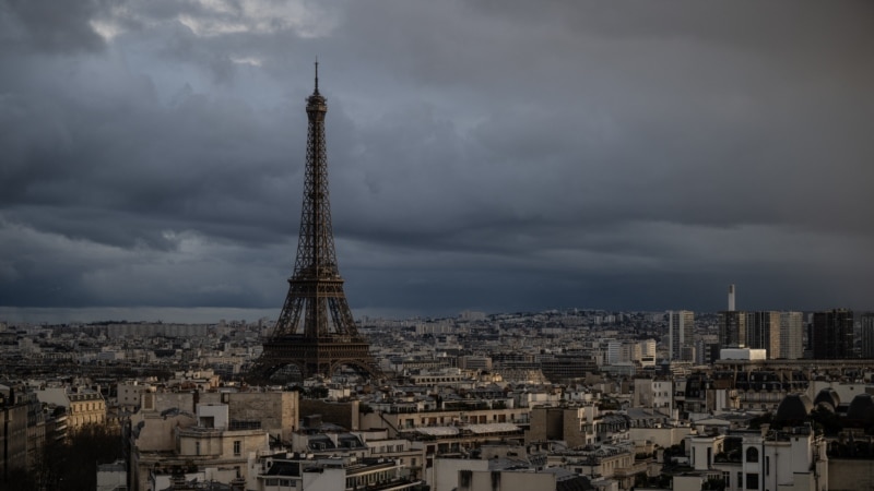 Eiffel Tower Staff Strike Ends; Site to Reopen Sunday