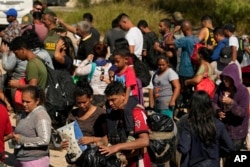 Texas' Migrant Arrest Law on Hold for Now Under Latest Court Ruling 