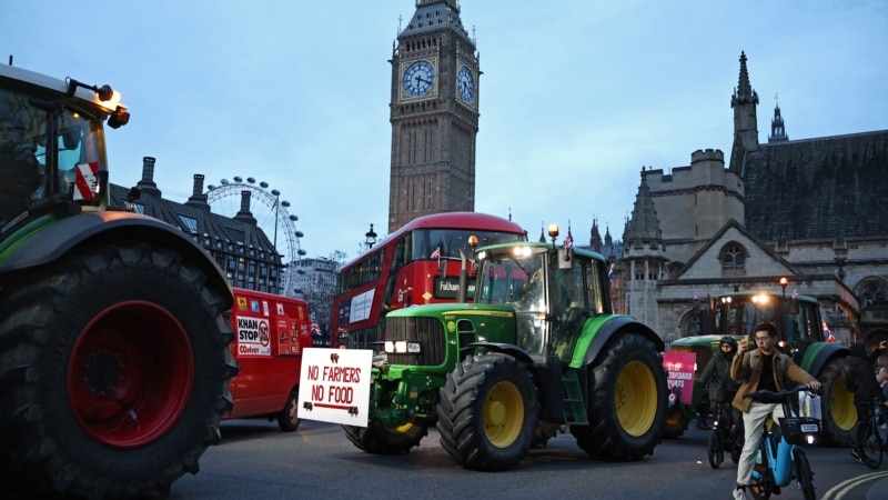 UK Farmers Protest Post-Brexit Trade Practices Outside Parliament