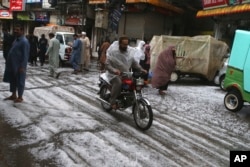 Heavy Rains in Northwestern Pakistan Kill 8 People, Injure 12