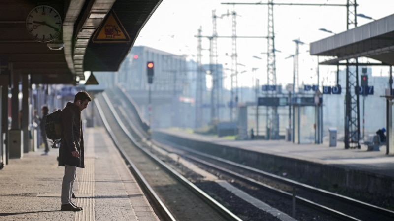 Strikes Hobble German Railways, Airports as Disputes Mount