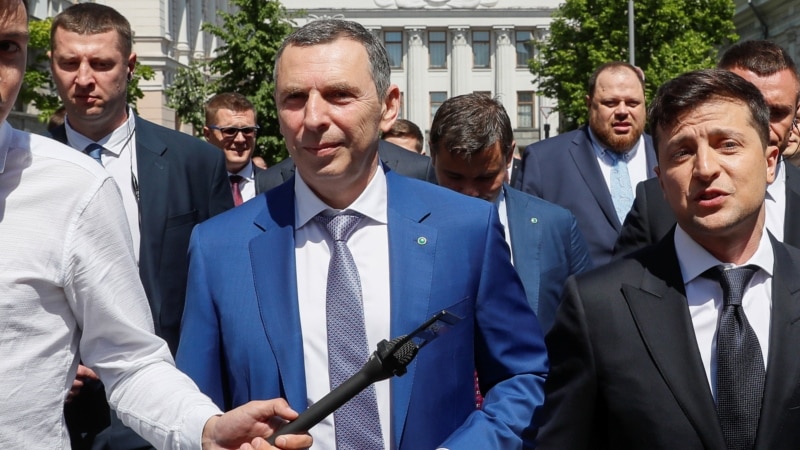 Zelenskyy Fires More Aides as Russia Launches Drones, Missiles Across Ukraine