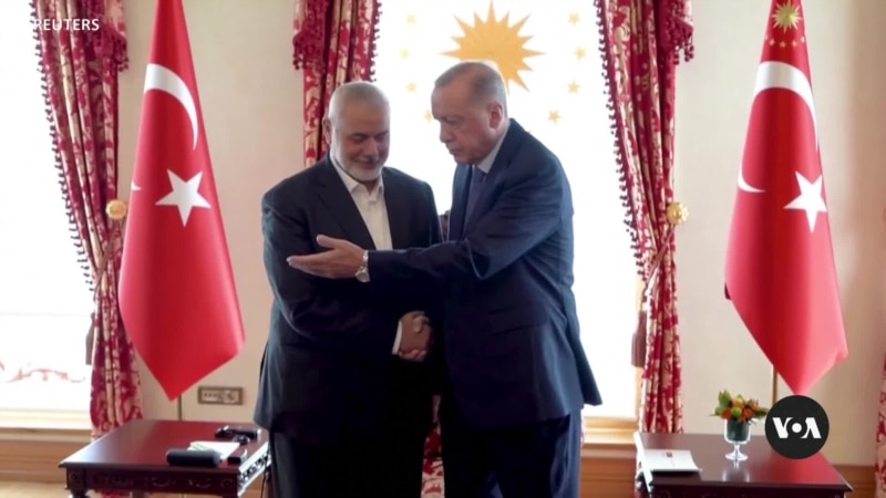 Seeking mediator role, Turkey courts Hamas