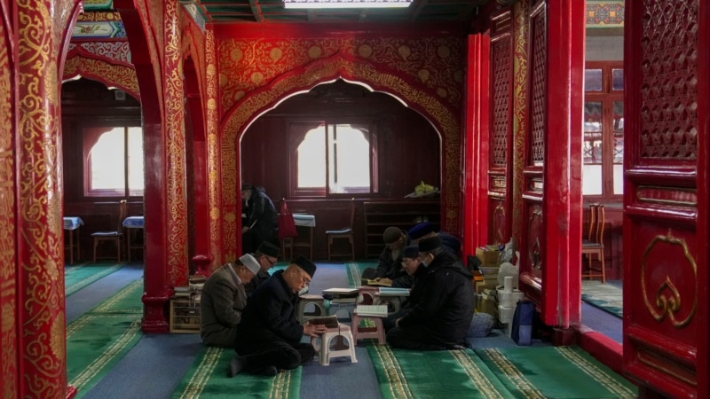 China tightens restrictions during Ramadan