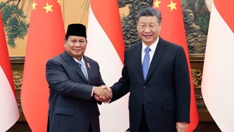 China's Xi lauds ties with Indonesia during president-elect visit