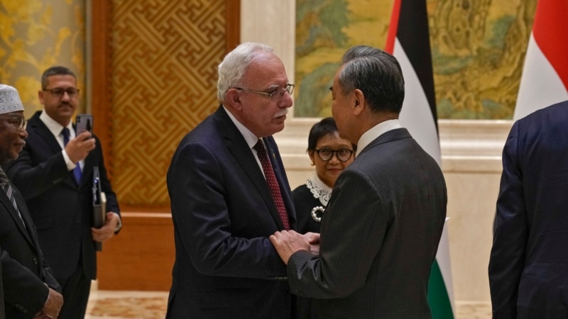 Rival Palestinian groups meet in China to discuss political reconciliation