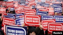 South Korea's Yoon vows not to back down in face of doctors strike