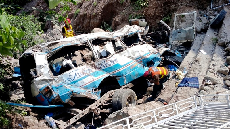 2 separate bus crashes in Pakistan leave at least 36 people dead, officials say