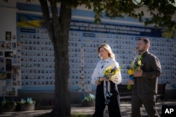 Moscow, Kyiv exchange attacks as Ukraine marks Independence Day