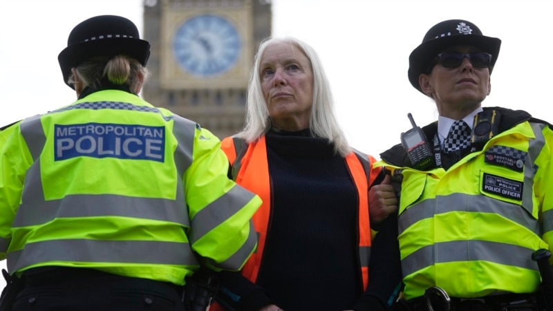 Britain resumes bid for tougher police powers over street protests