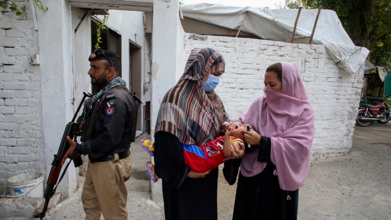 Bomb blast hits Pakistan polio team amid national immunization drive 