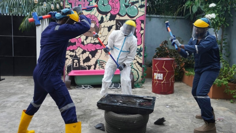 How do you deal with stress? In Nigeria, swinging a sledgehammer in a 'rage room' helps