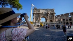 Lightning strike damages Rome's ancient Constantine Arch